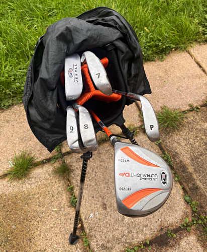 Kids golf clubs and - bag,
